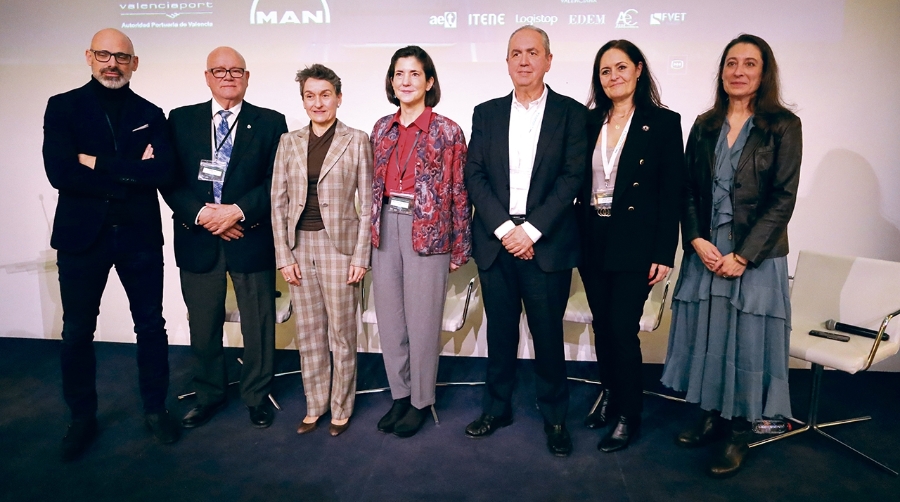 Juan Bueno (Moeve Consulting), Manuel Ríos (Generalitat Valenciana), Mar Chao (Autoridad Portuaria de Valencia), Beatriz Martínez-Florez (MAN), Gabino Diego (Foro de Logística), Mariló Peris (Foro de Logística), y Myriam Torrecilla (MAN). Foto R. T.