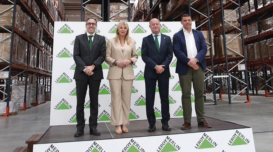 Benito Vicente, Director Supply Chain Leroy Merlin España; Carolina España Reina, Consejera de Economía, Hacienda, Fondos Europeos y Diálogo Social, y Portavoz del Gobierno de la Junta de Andalucía; Manuel Jesús Barón, alcalde de Antequera y Luis Miguel Vicente, Director del departamento técnico de Panattoni.