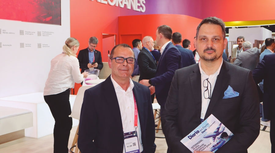 Alfredo Bouza (izquierda) y Vicent Lladó, de Konecranes. Foto J.P.