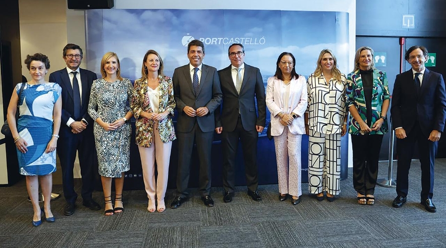 Rubén Ibáñez, presidente de PortCastelló, ha estado acompañado por las principales autoridades de la Comunitat Valenciana, encabezadas por el presidente Carlos Mazón. Foto L.D.