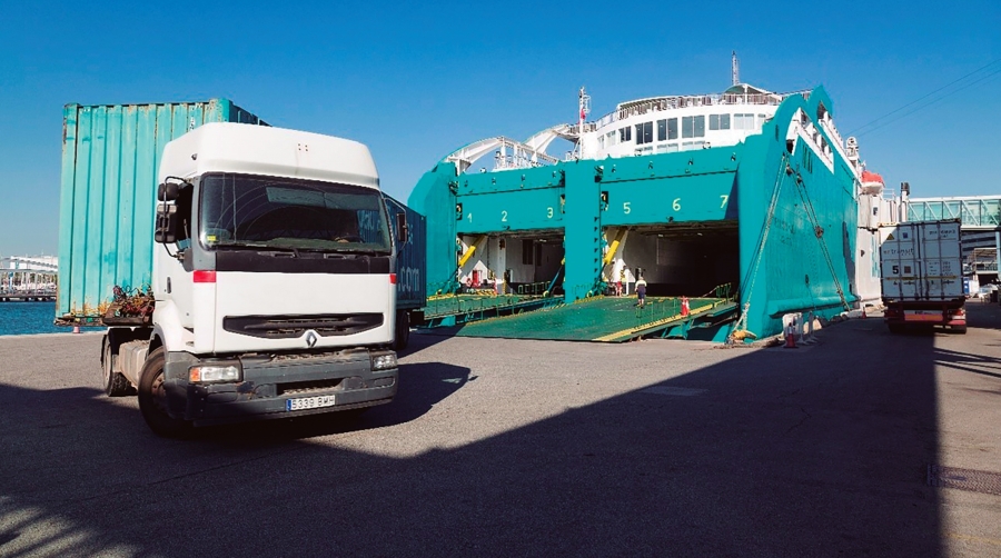 2025 fue el primer año desde 2019 que se superaron los 200.000 TEUs movidos en el Puerto de Barcelona con origen o destino Argelia a través del SSS.