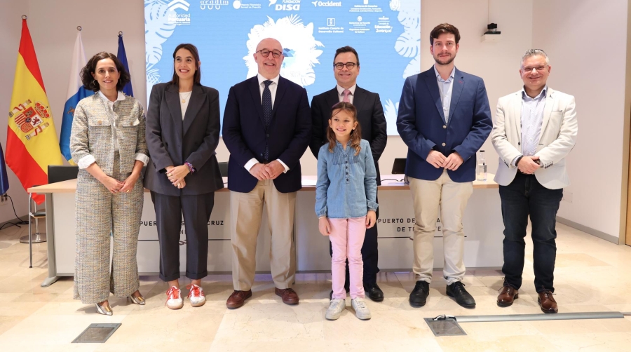 Un momento de la presentación del Concierto de Navidad para Escolares, que tendrá lugar en el puerto de Tenerife.