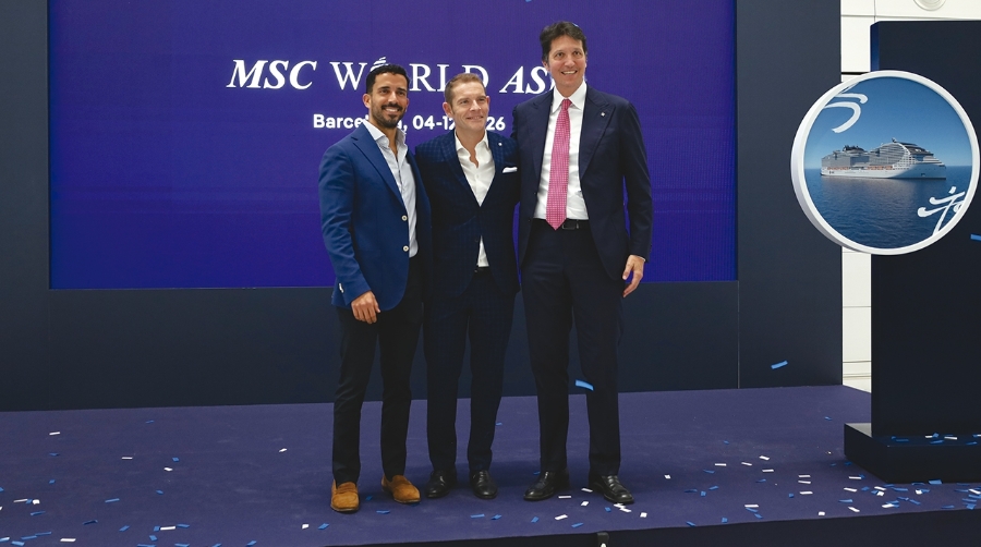 El director de Innovación de Experiencia del Cliente de MSC Cruises, Will Monts de Oca, el director general de MSC Cruceros en España, Fernando Pacheco, y el vicepresidente de Ventas para el sur de Europa de MSC Cruises, Leonardo Massa. Foto: J. M.