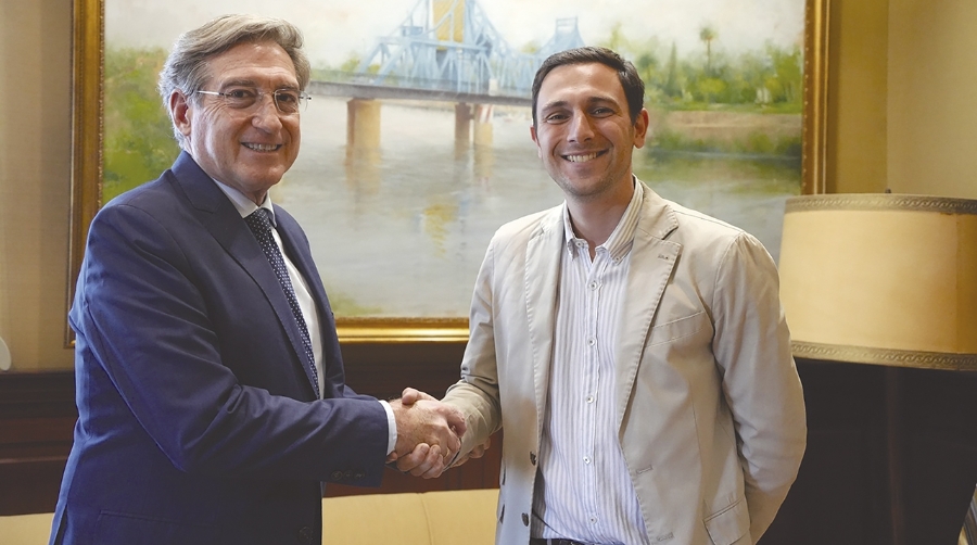 Rafael Carmona, presidente de la Autoridad Portuaria de Sevilla, junto a Marcos Pacheco, responsable de Comunicación de Sevitrade.