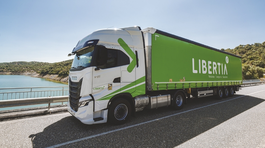 Vehículo de Libertia en ruta hacia el Puerto de Valencia.