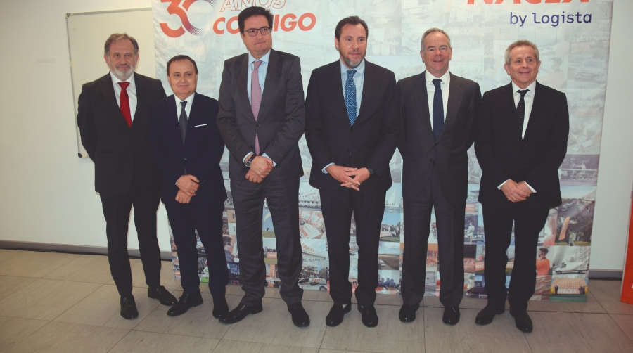 Los ministros Óscar López y Óscar Puente, junto al alcalde de Coslada y los responsables de Logista y Nacex, en la conmemoración del 30 Aniversario de Nácex. Foto M.J.