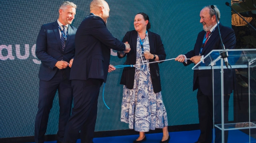 Representantes de P&amp;J Carrasco, DFDS y Norsk Hydro durante el acto.