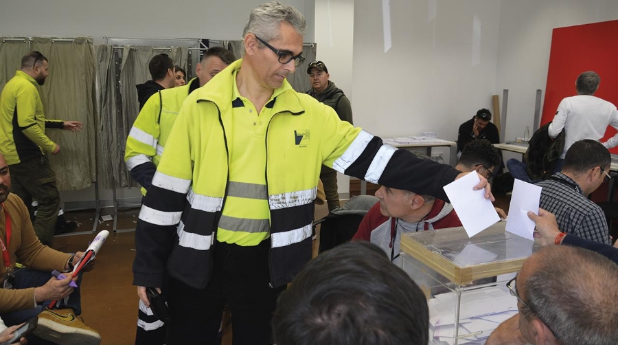 El colectivo de estibadores del Puerto de Valencia ha otorgado su confianza de forma mayoritaria a Coordinadora. Foto: Raúl Tárrega.