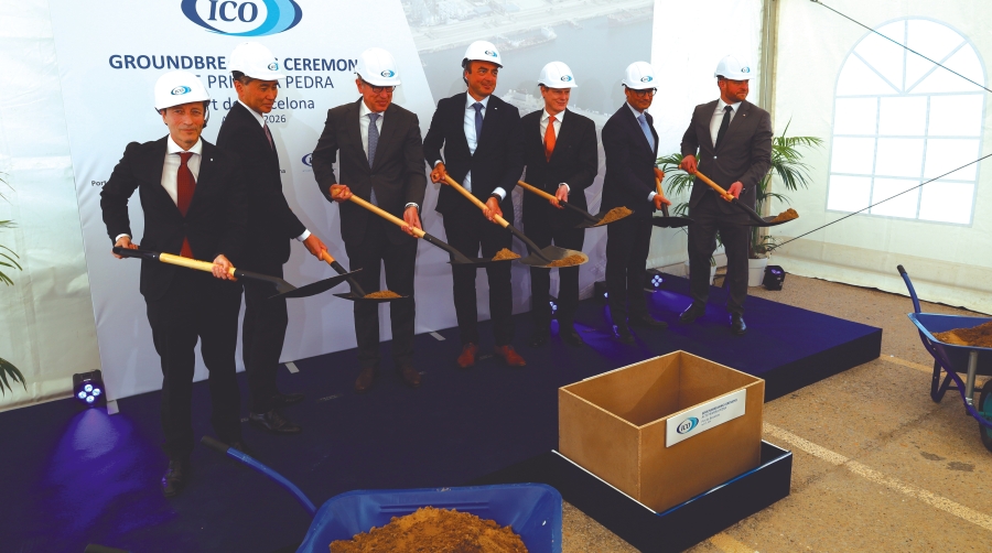 De izquierda a derecha: Albert Pallarés (ICO Spain), Takayuki Konishi (NYK), José Alberto Carbonell (Port de Barcelona), Jurgen Vanhouen (ICO), Ricard Beyer (ICO), Àlex Garcia (Port de Barcelona), Andrew Terry (NYK). Foto J. M.