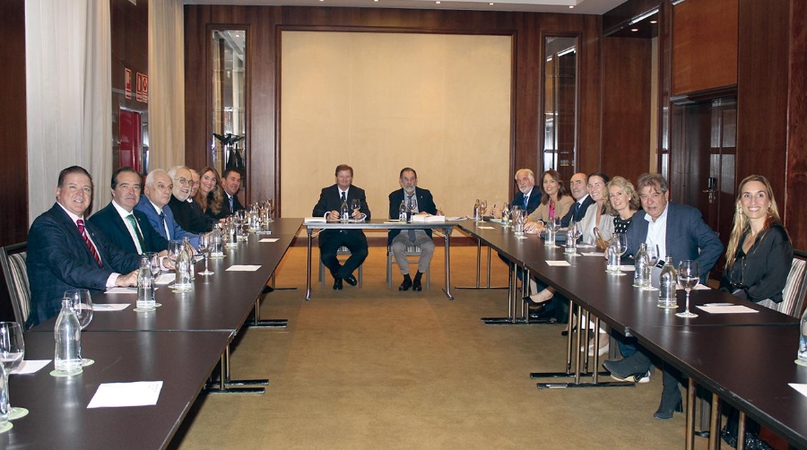 La reunión del pleno del Consejo General de Agentes de Aduanas da inicio al XIX Foro Aduanero que se celebra en Valencia. Foto: J.C.P.