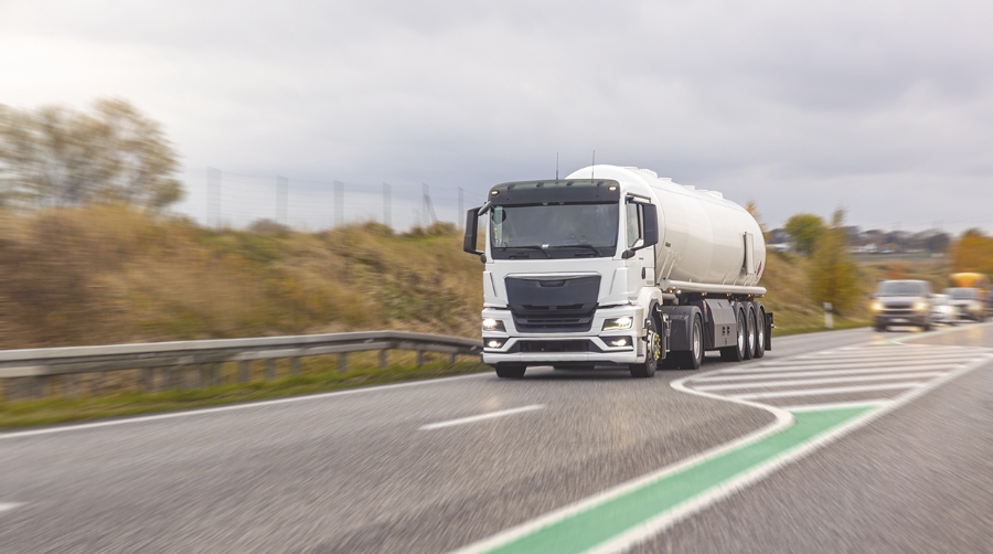 Fenadismer recuerda a todas las empresas y autónomos que la cláusula de revisión del precio del transporte por la variación del precio del combustible “es de obligado cumplimiento por ley”