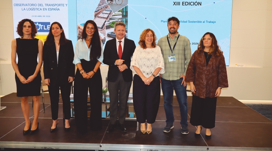 Ponentes de la XIII Jornada del OTLE, junto al secretario de Estado de Transportes, José Antonio Santano. Foto M.J.