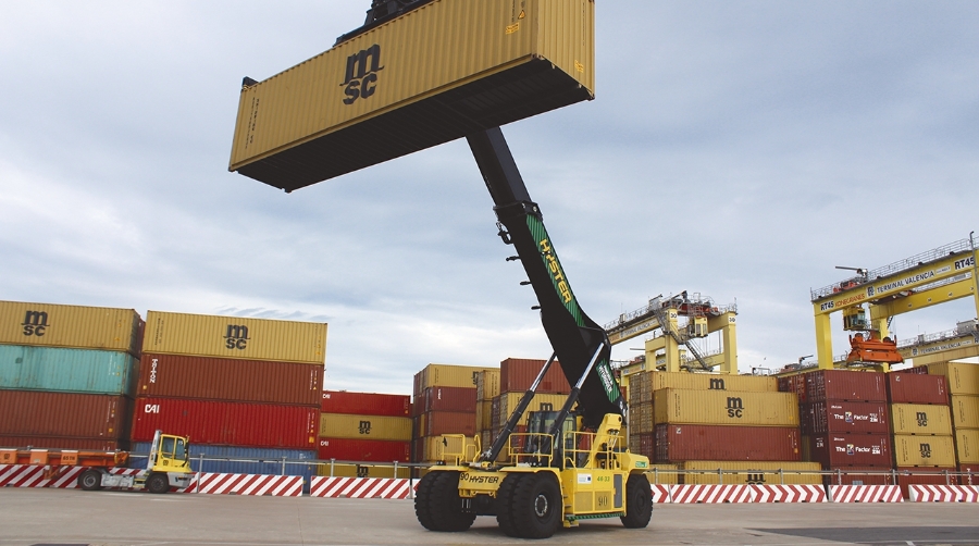 La apiladora de contenedores en el Demo Day de H2Ports en el Puerto de Valencia. Foto J.C.P.