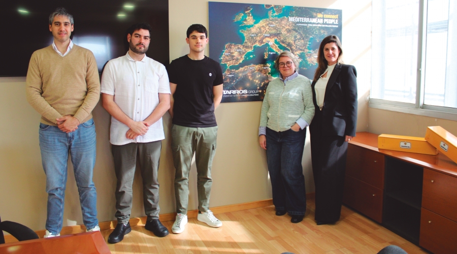 Ezequiel Pérez, Sales Assistant; Manuel Medina, Operaciones; Pablo Moya, Trainée de Operaciones y Finanzas; Sandra Urtarán, responsable de Operativa; y Mía García, Branch Manager de Tarros Group en Barcelona. Foto M.V.