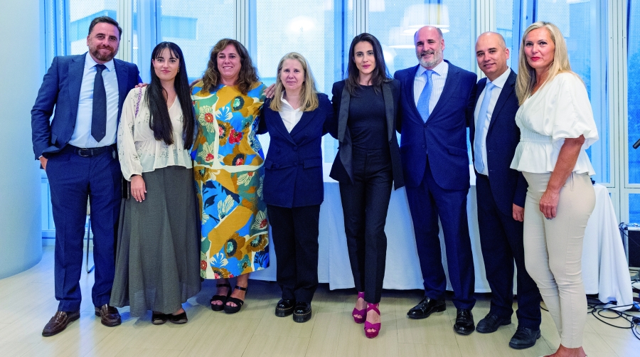 De izquierda a derecha: Enrique Ortiz (Cádiz), Irantzu Sedano (Bilbao); Zuberoa Elorriaga (Bilbao), Verónica Meana (Madrid), Laura Cabello (Algeciras), Mikel Garteiz-goxeaskoa (Bilbao), José Antonio Domínguez (Algeciras) y Mirka Matulova.