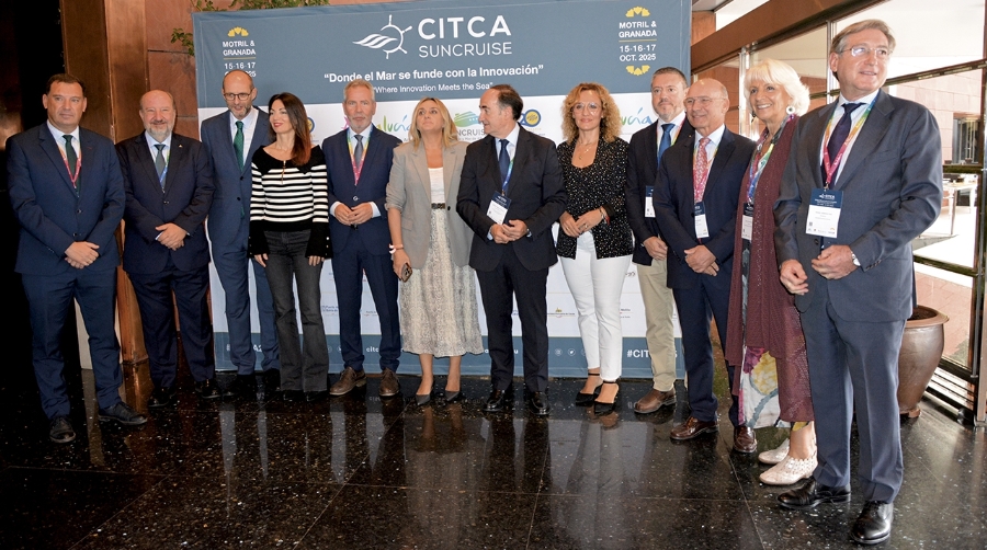 Alberto Santana, presidente AP Huelva; Manuel Ángel Quevedo, presidente AP Melilla; Pedro García Navarro, director de Explotación de Puertos del Estado; Rosario Soto, presidenta AP Huelva; José García Fuentes, presidente AP Motril; Marifrán Carazo, alcaldesa de Granada; Gerardo Landaluce, presidente AP Bahía de Algeciras; Marta Nievas, vicepresidenta segunda de la Diputación de Granada; Juan Manuel Doncel, presidente AP Ceuta; Carlos Rubio, presidente AP Málaga; Teófila Martínez, presidenta AP Cádiz y Rafael Carmona, presidente AP Sevilla. Foto J.C.P.