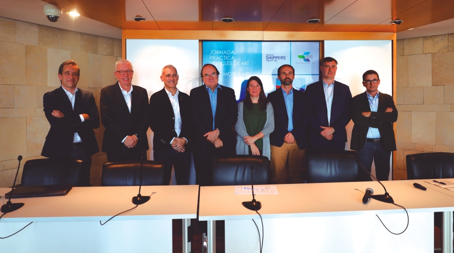 De izq. a der: Fernando Viñuales (ACF Innove); Juan Castellet (CETM-Multimodal); Jordi Espin (Spanish Shippers’ Council); Josep Maria Fortuny (moderador); Marta Losada (Cluster Catalonia Logistics); Guillermo Villuendas (SCT); Carlos Folchi (Fenadismer); y Daniel Fernández (Transport i Mobilitat). Foto: J. M.