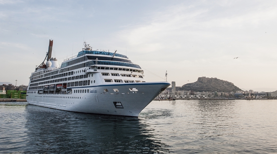 El Puerto de Alicante inaugurará la temporada de cruceros el lunes.