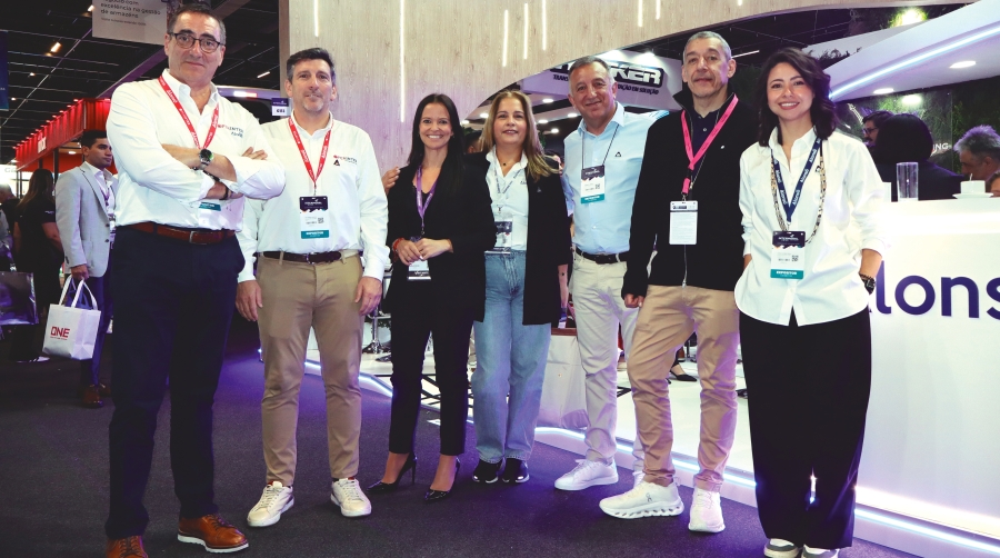 Desde la izquierda: Carlos Pulido, José M. Montilla, Belén Carratalá, Persy Rodríguez, Pedro López, Alejandro Fernández y Laura Silva. Foto J.P.