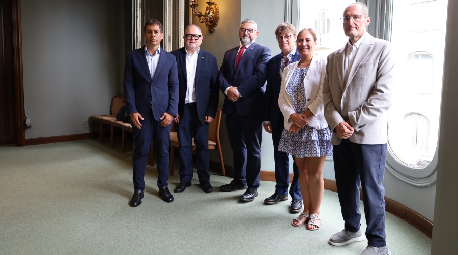 Ricardo Bagen, Air Cargo Club; Francisco García, presidente de Air Cargo Club; David Torra, Emirates en Barcelona y AOC; José Luis Alberto Martínez, Air Cargo Club; Mónica Vicente Ballester, Air Cargo Club; y Antonio Juárez, Air Cargo Club. Foto: J. M.