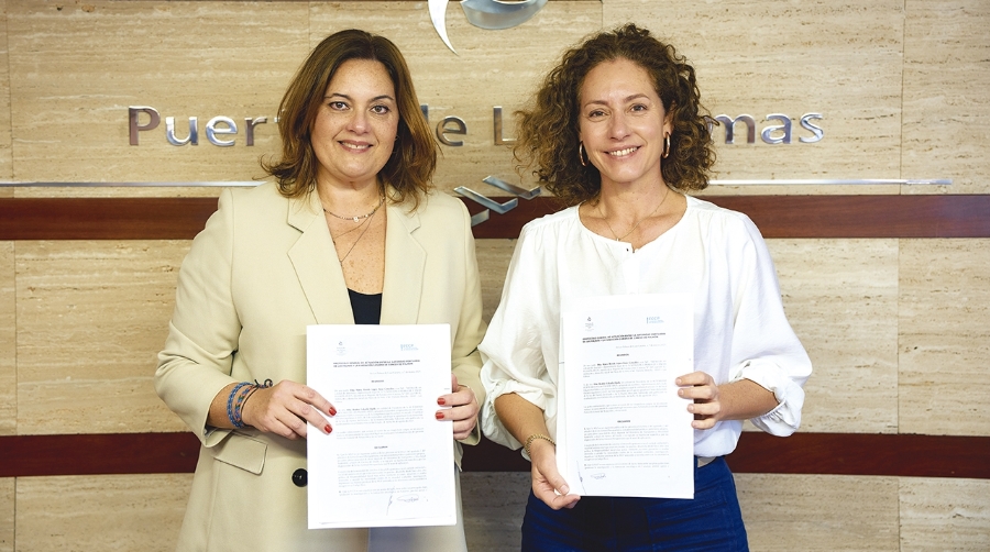 La presidenta de la Autoridad Portuaria de Las Palmas, Beatriz Calzada, y la directora ejecutiva de Marketing y Relaciones Institucionales de la FCCP, Wendy López-Trejo, han rubricado un protocolo de actuación.