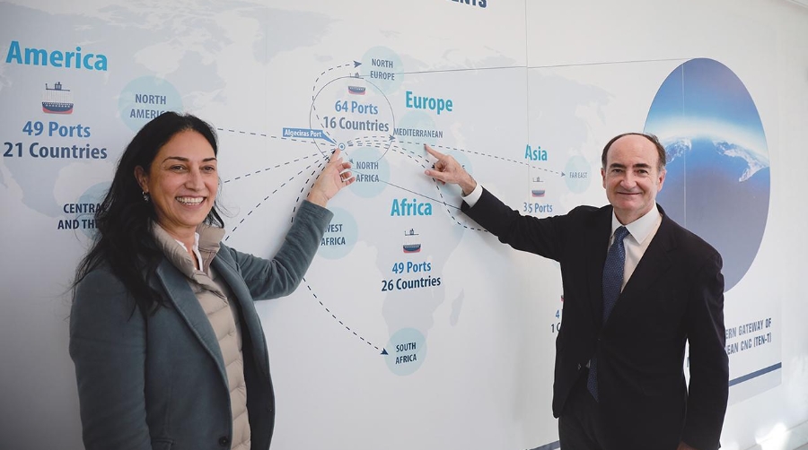 La embajadora de Turquía en España, Nüket Küçükel junto al presidente de la Autoridad Portuaria de Algeciras, Gerardo Landaluce.