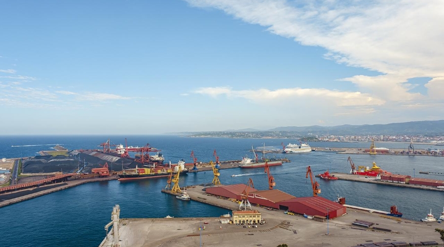 En la actualidad, son un total de 17 las actividades del ámbito del puerto que cuentan con autorización APCA.