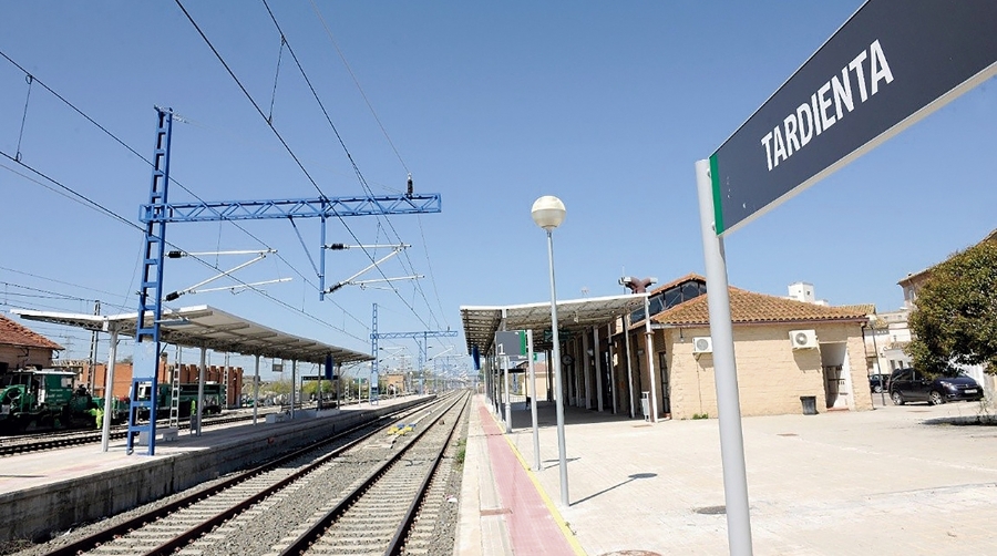 Se analizarán distintas alternativas para incrementar la capacidad de la línea Zaragoza - Lleida - Reus / Sant Vicenç de Calders para que pueda acoger servicios de autopista ferroviaria