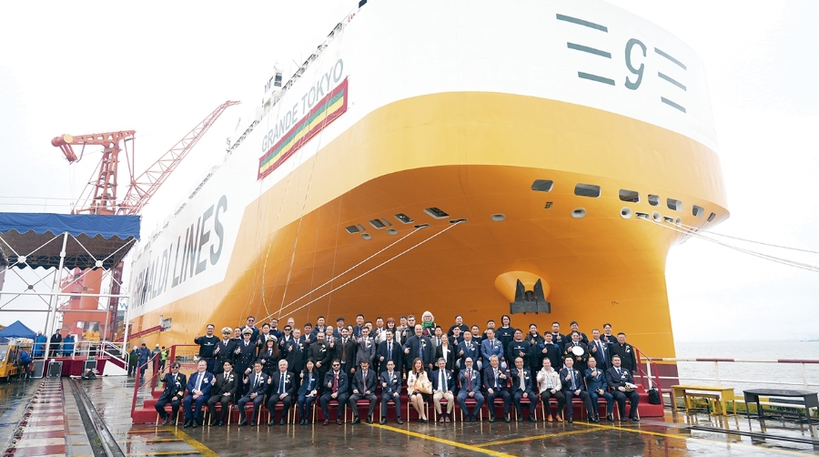 Ceremonia de bautismo del “Grande Tokyo”.