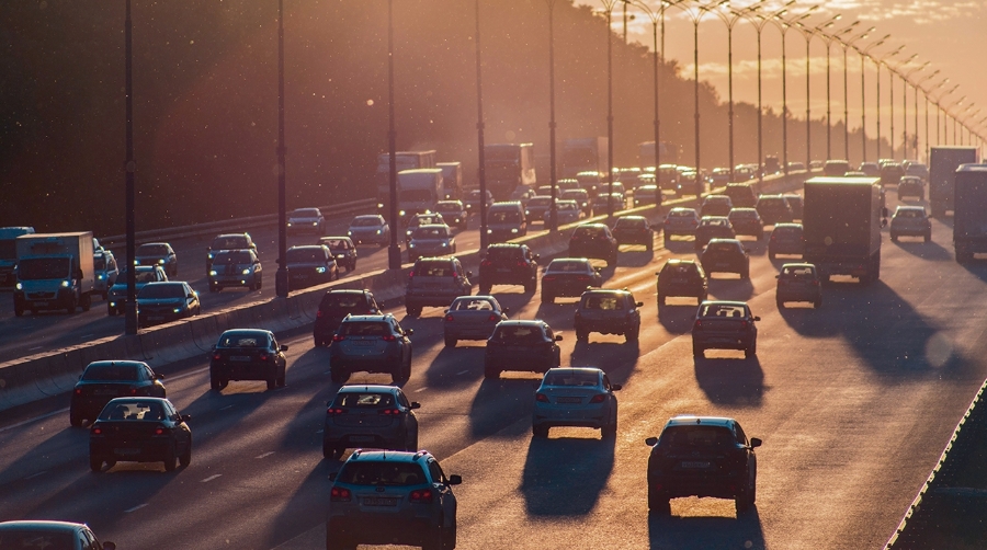 Los desplazamientos del verano desafían la logística en las carreteras