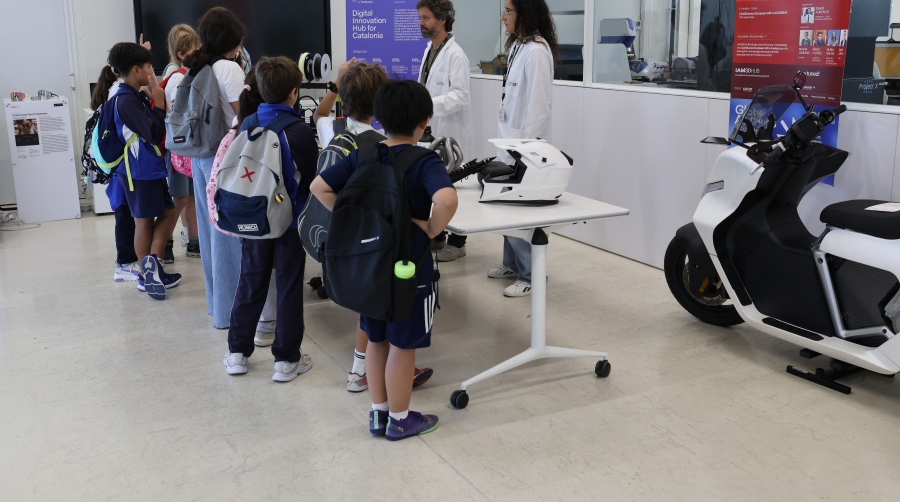 La edición de este año ha empezado esta mañana con la visita de los alumnos de 6º de Primaria de la Escuela Poeta Foix de Barcelona.