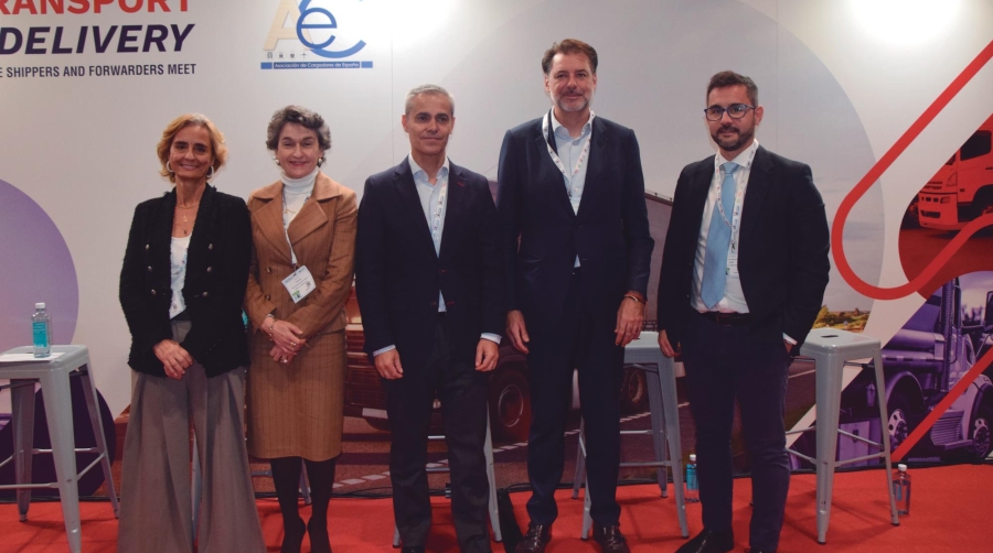 Nuria Lacaci, secretaria general de ACE; Mar Chao, presidenta de la AP de Valencia; Alberto Sáez, director de Operaciones en Deoleo; Ignacio Ballester, subdirector general de MSC España; y Javier Casells, manager de Marsh. Foto M.C.