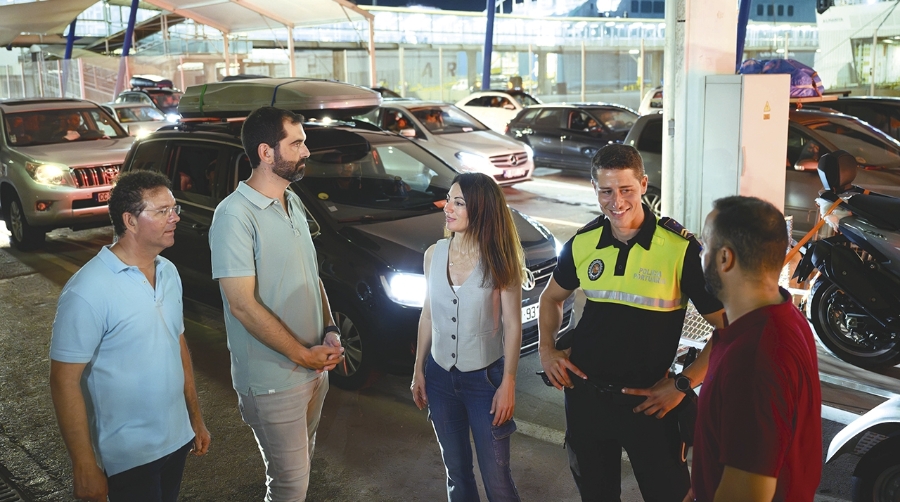 La presidenta Rosario Soto visitó el dispositivo y los embarques nocturnos con destino Nador.