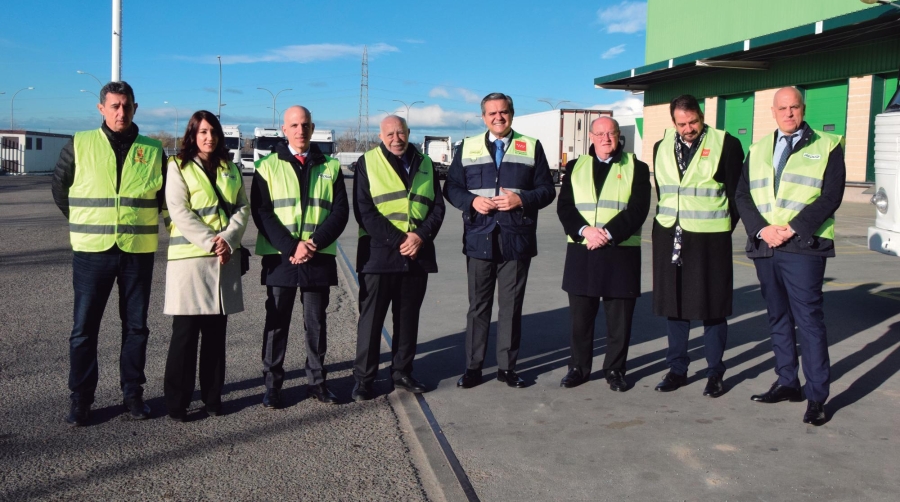 De izquierda a derecha: Bruno Hebreo, concejal de Seguridad de Algete; Elena Cayuela, segunda teniente de alcalde y concejala de Industria y Comercio de Algete; Alberto Lozano, CEO de Redur; Ángel Lozano, fundador y presidente honorífico de Redur; Jorge Rodrigo, consejero de Transportes; Fernando Romo, alcalde de Algete; Eduardo Román, director general CTC; y Raúl Lozano, CEO de Redur. Foto M.C.