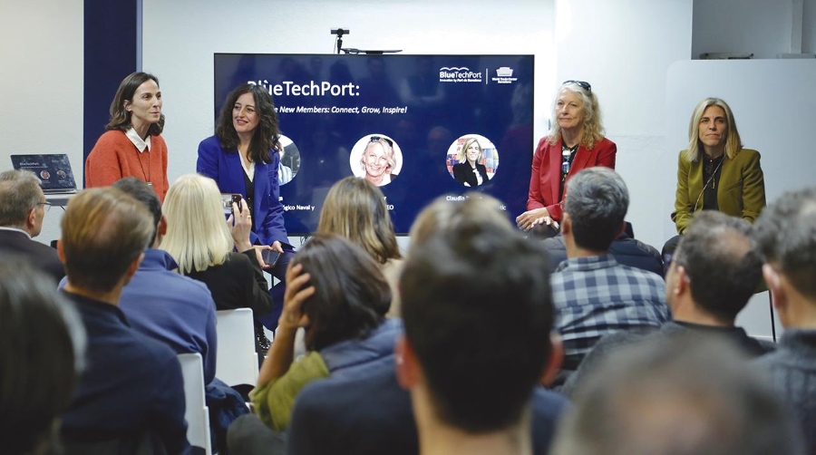 El acto contó con las intervenciones, de izquierda a derecha, de Rita Almela, Jefa de Innovación del WTCB; Noelia Ortega, directora de CT Naval; Ann Carpenter, CEO de Braid Theory; y Claudia Parera, directora del Barcelona Clúster Nàutic.