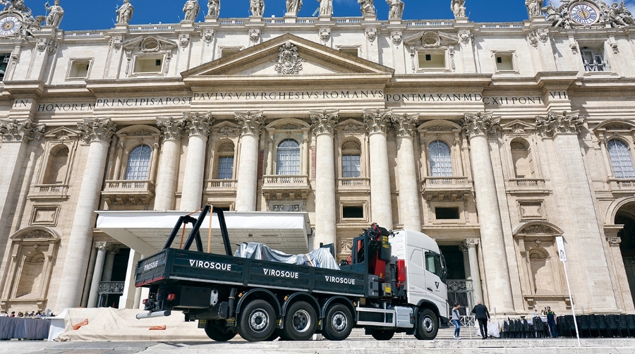 Virosque traslada la campana de San Nicolás de Valencia al Vaticano