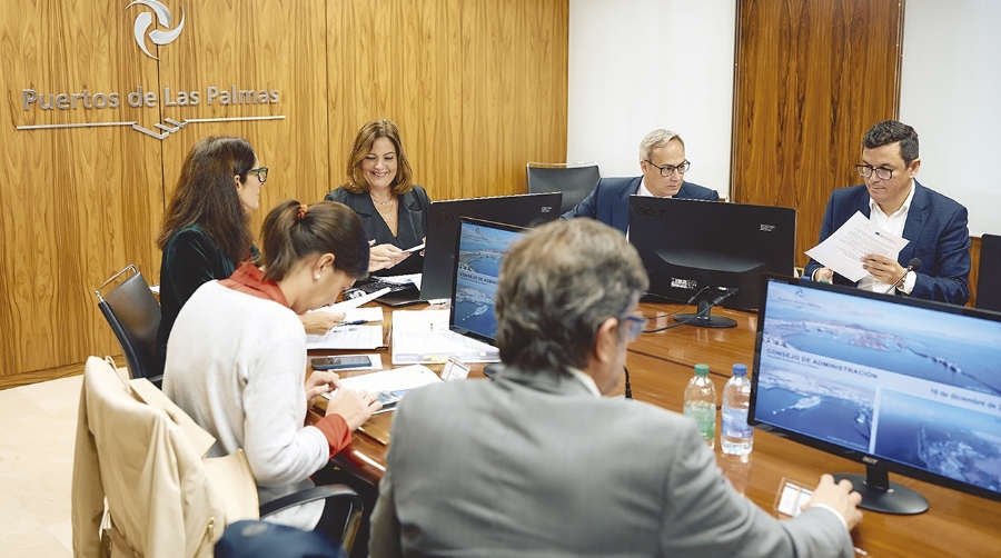 Un momento de la reunión del Consejo de Administración de la Autoridad Portuaria de Las Palmas.