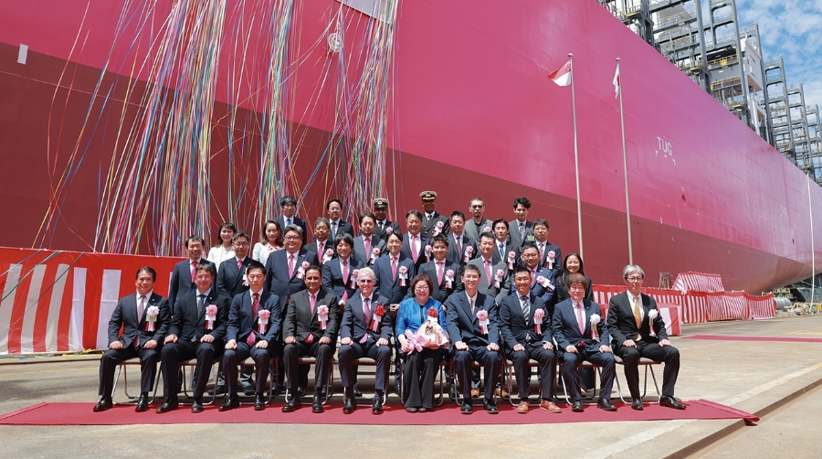 Un momento de la ceremonia de entrega y bautizo del “ONE Singapore”.
