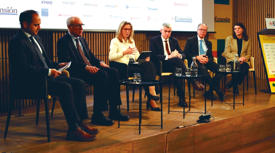 Juan de Portillo (Expansión), José Alberto Carbonell (Port de Barcelona) Sofía Rodríguez (Banco Sabadell), Daniel Tugues (Veolia), Josep Maria Martí (Moventia) eInka Guixá (La Farga). Foto J. M.