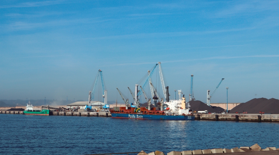 Vista parcial de la ampliación del Puerto de Gijón. Foto M.J.