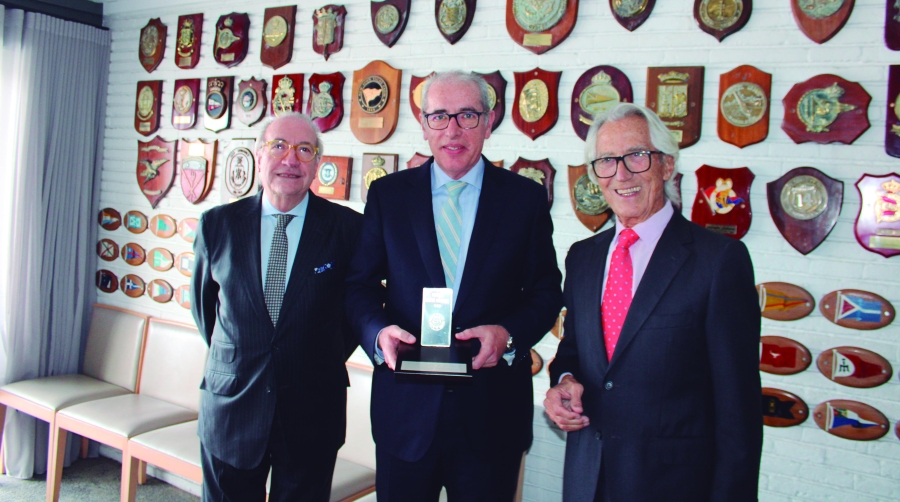 José Alberto Carbonell es galardonado con el Lingote de Plata de la Logística