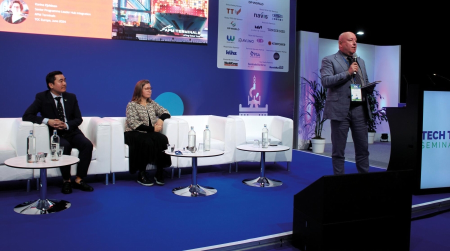 Sesión inaugural de TOC Europe. Desde la izquierda: Que Tran, Vice President Technology P&amp;T and Transformation, Europe, de DP World; Karina Kjeldsen, Senior Programme Leader Hub Integration de APM Terminals; Paul Gallie, Managing Director de PSL Advisors. Foto J.P.