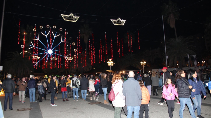 Port de Barcelona enciende sus luces de Navidad