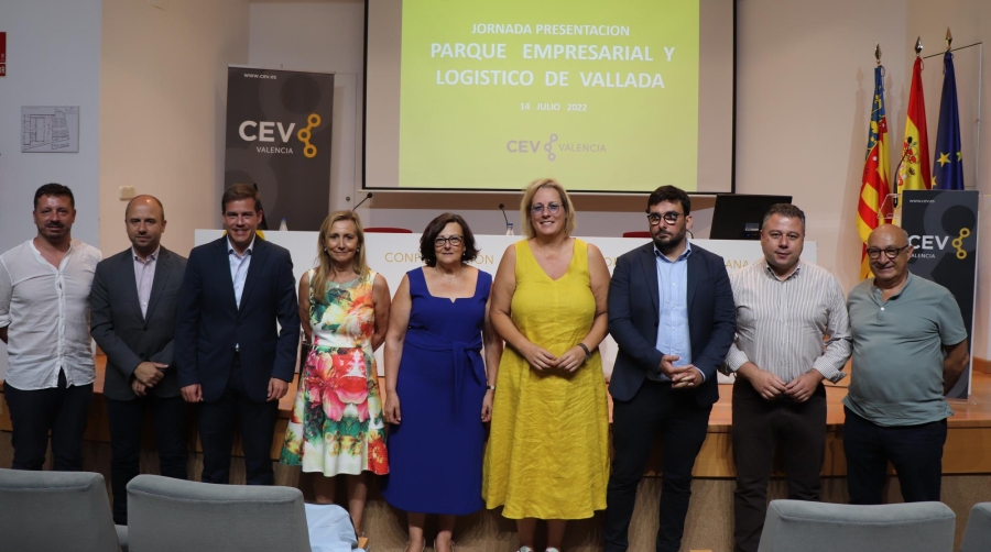 Participantes en la presentación de Valpark, el parque empresarial y logístico de Vallada, en la CEV.