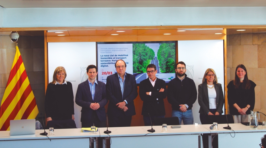 Rosa Prenafeta, directora del Consell d’Usuaris de Transport de Catalunya; Oriol Martori, Managing Director de Velion Innova; Josep Mª Fortuny, abogado; Daniel Fernández, subdirector general de Ordenación del Transporte y Desarrollo Sectorial; Pol Carreras, responsable de energía y sostenibilidad en Tandem HSE; Meritxell Arguera, responsable de logística en Schütz Iberica; y Marta Losada, gerente de Catalonia Logistics. Foto M.V.