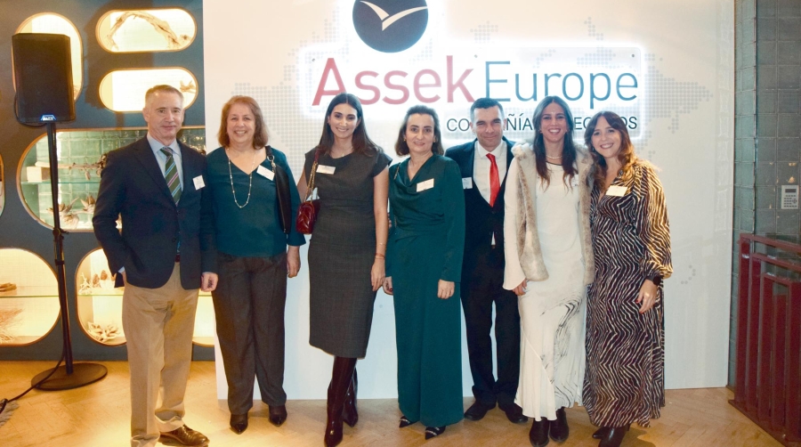 José Luis Sánchez, actuario; María Jesús Malavé, administrativa; Sheresade Déniz, directora de Siniestros; Carmen Castellano, CEO; Javier López, director de Suscripción; María Sol Castro, departamento de Suscripción; y Carolina Arbe, directora de Marketing. Foto M.C.