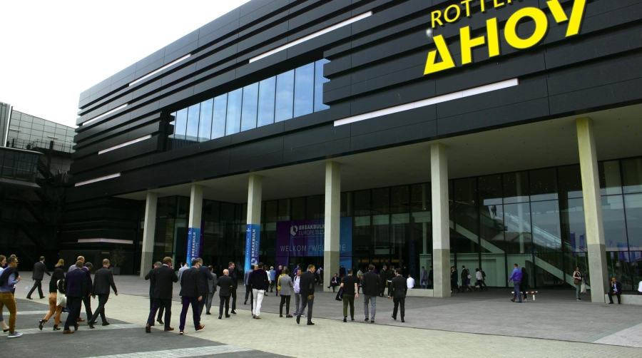 BreakBulk Europe 2022 abrió sus puertas a las 17.00 horas de ayer en el Ahoy de Róterdam con una masiva respuesta de los profesionales del project cargo. Foto J.P.