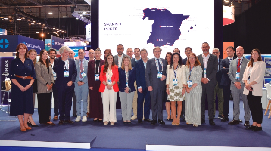 Representantes del sistema portuario, en el stand de Puertos del Estado en Breakbulk Europe 2026, uno de los principales puntos de encuentro para el sector. Foto J.C.P.
