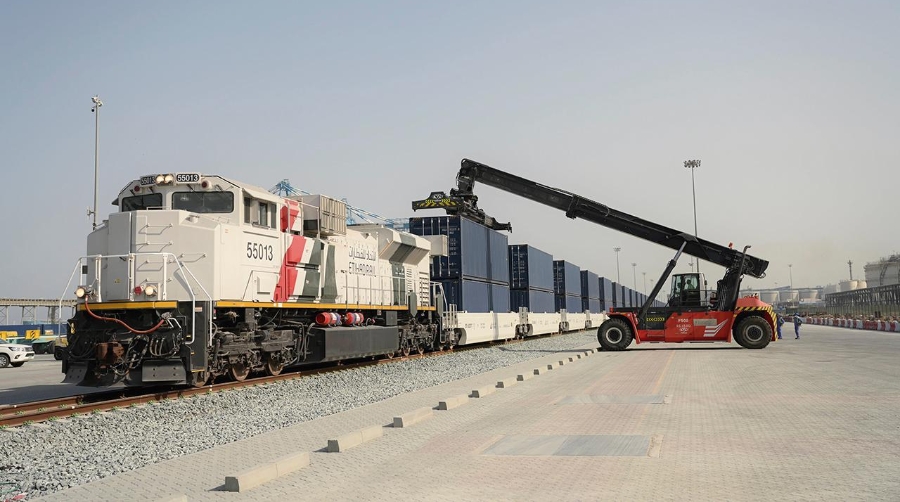 La creación de puertos secos acompaña el desarrollo del tren.