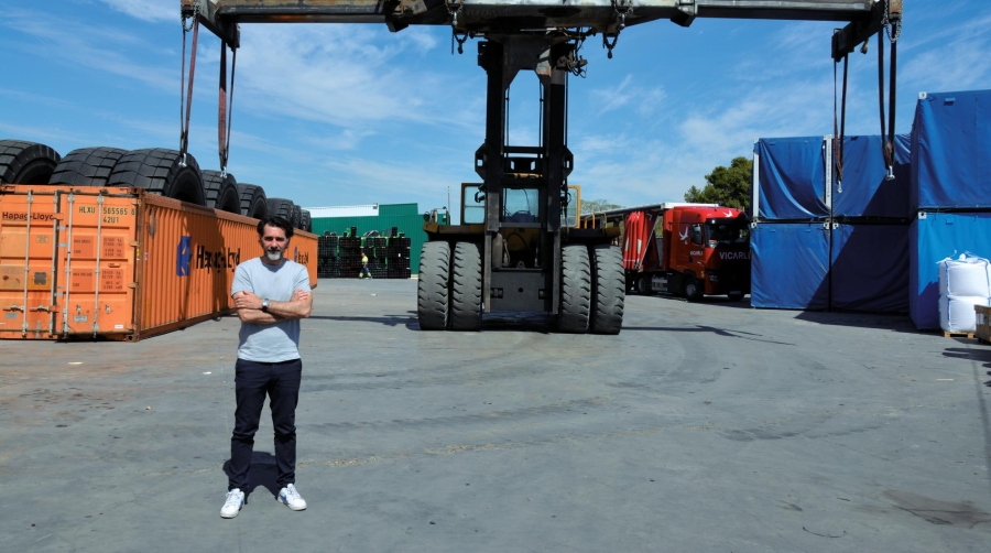 Juan Toledo, gerente de Transportes Toramo, en sus instalaciones de la localidad valenciana de Albal. Foto R. T.